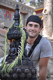 Vedic_astrologer_Teos