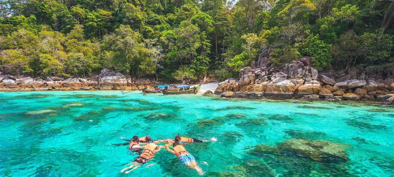 snorkel diving at Koh Lipe of Andaman sea, Thailand
