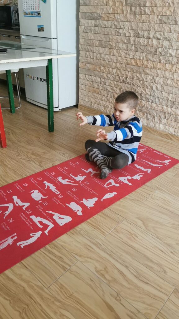 Йога для дітей віком від 5 до 9 років-12