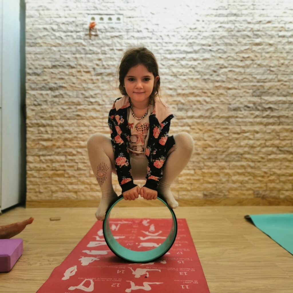 Йога для дітей віком від 5 до 9 років-13