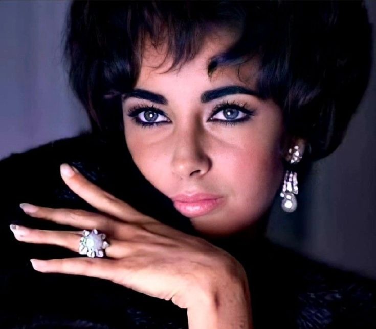 Кольцо на безымянном пальце